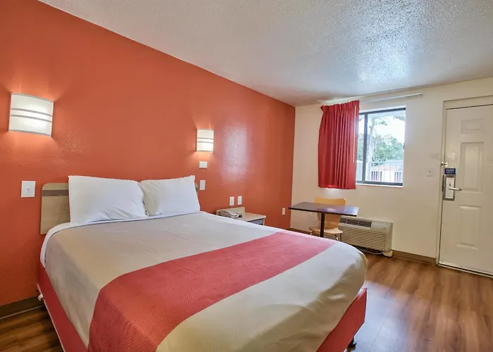 Hotel 6-tallahassee, Fl